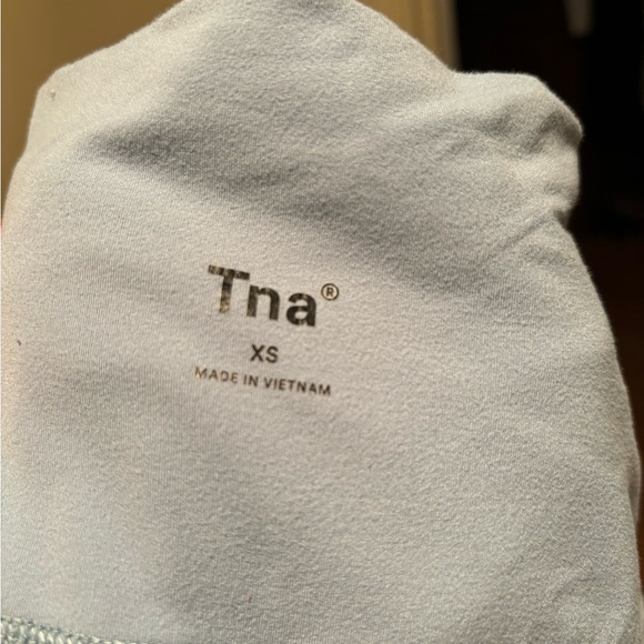 Aritizia BUTTER New Cheeky Hi-Rise Legging- regular length - Picture 2 of 4